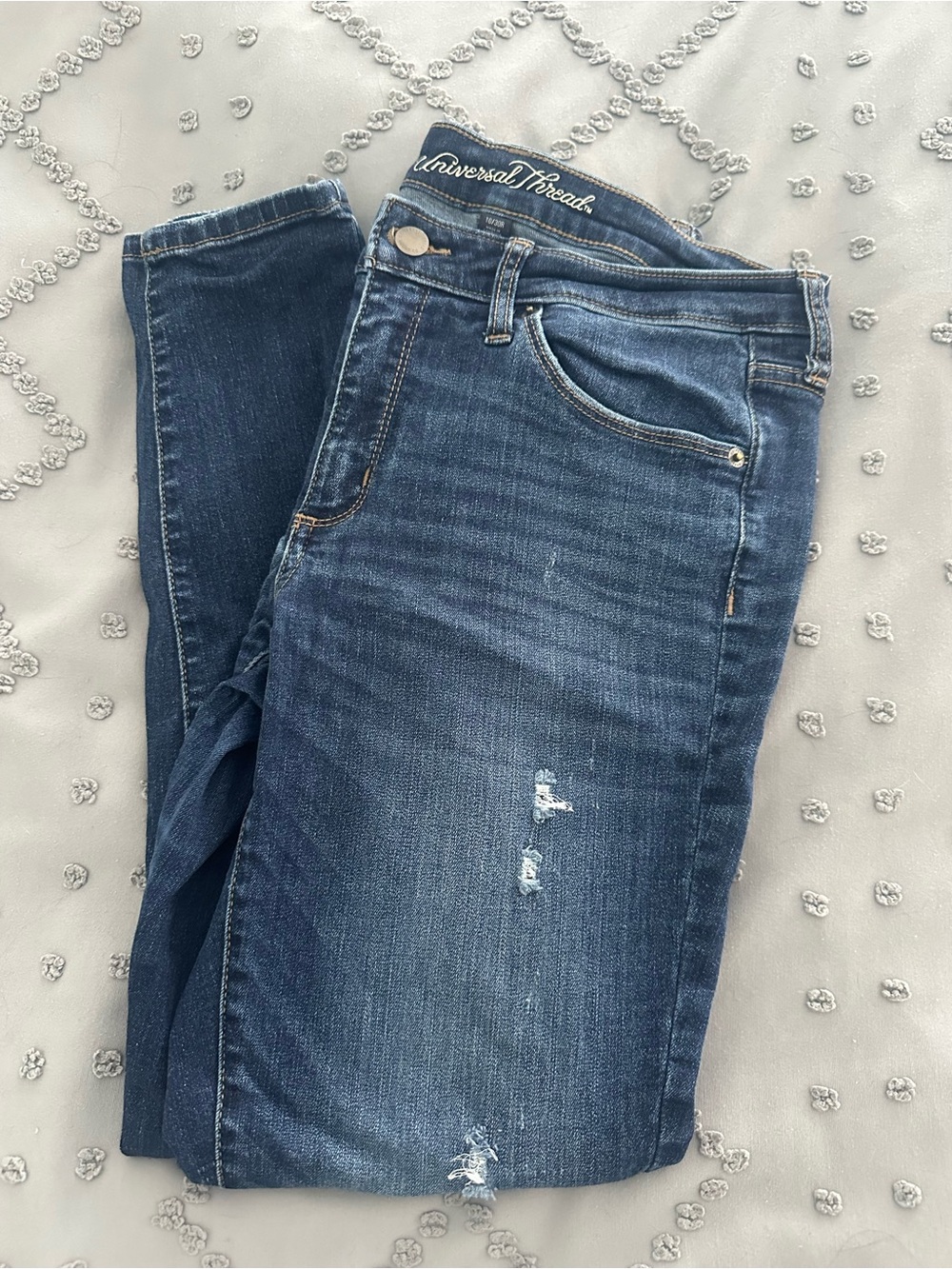 Universal Thread Women's Medium Blue Distressed Skinny Jeans